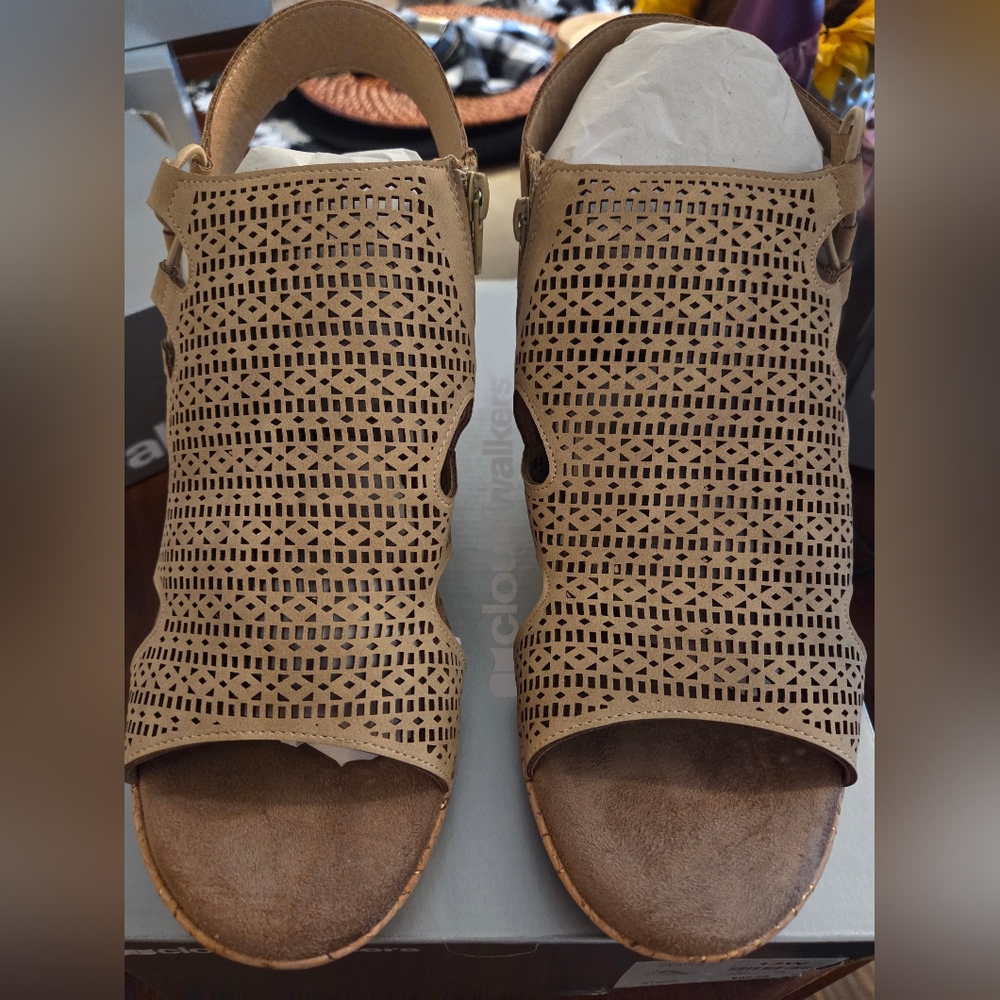 Cloudwalkers by Avenue Womens Shoes Size 13 NWT